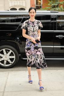 Krysten Ritter feet photo thumbnail