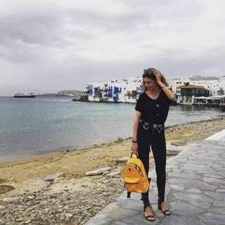 Athina Oikonomakou feet photo thumbnail