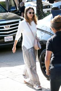Jessica Alba feet photo thumbnail