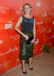 Julie Bowen feet photo thumbnail