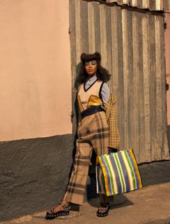 Naomi Campbell feet photo thumbnail