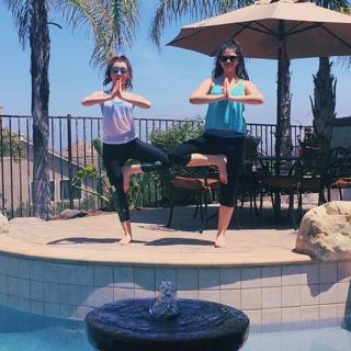 Selena Gomez feet photo thumbnail