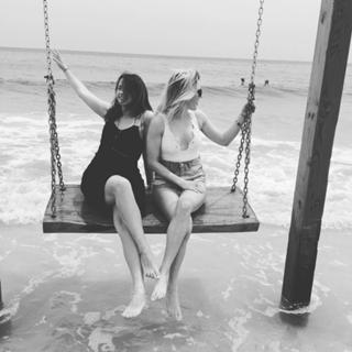 Ellie Goulding feet photo thumbnail
