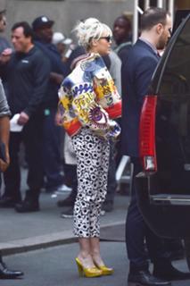 Miley Cyrus feet photo thumbnail