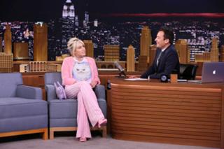 Miley Cyrus feet photo thumbnail
