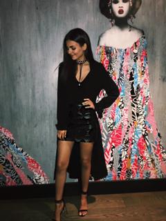 Victoria Justice feet photo thumbnail