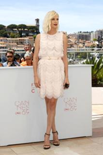 Charlize Theron feet photo thumbnail