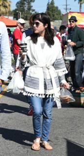 Selma Blair feet photo thumbnail