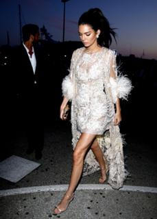 Kendall Jenner feet photo thumbnail