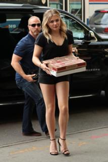 Chloë Grace Moretz feet photo thumbnail