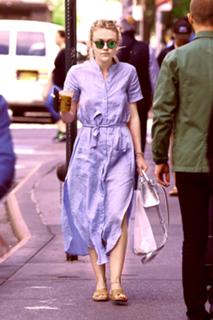 Dakota Fanning feet photo thumbnail
