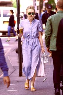 Dakota Fanning feet photo thumbnail