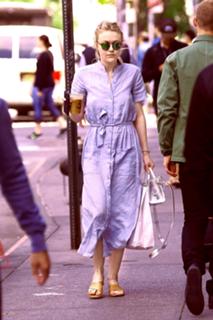 Dakota Fanning feet photo thumbnail