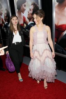 Emilia Clarke feet photo thumbnail