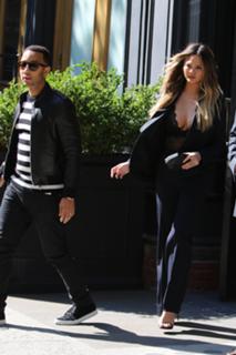 Chrissy Teigen feet photo thumbnail