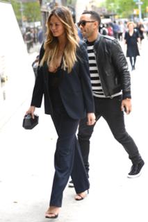 Chrissy Teigen feet photo thumbnail