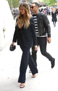 Chrissy Teigen feet photo thumbnail