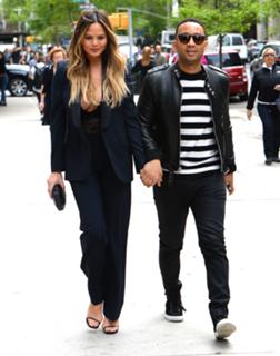 Chrissy Teigen feet photo thumbnail