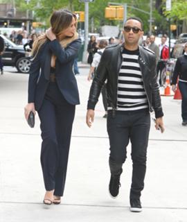 Chrissy Teigen feet photo thumbnail