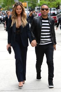 Chrissy Teigen feet photo thumbnail