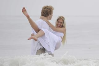 Heidi Montag feet photo thumbnail