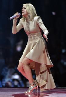 Carrie Underwood feet photo thumbnail