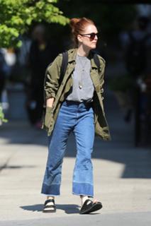 Julianne Moore feet photo thumbnail