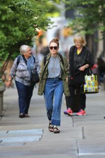 Julianne Moore feet photo thumbnail