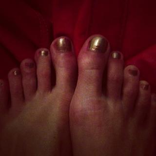 Anushka Sharma feet photo thumbnail