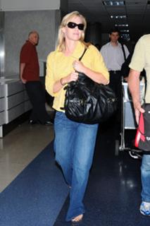Jennie Garth feet photo thumbnail
