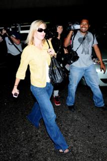 Jennie Garth feet photo thumbnail
