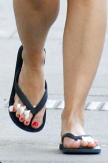 Kristen Bell feet photo thumbnail