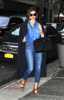 Miranda Kerr feet photo thumbnail