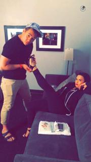 Demi Lovato feet photo thumbnail