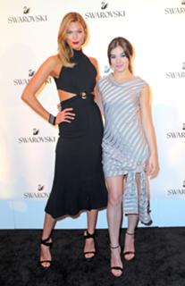 Hailee Steinfeld feet photo thumbnail