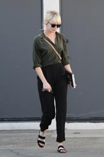 Emma Stone feet photo thumbnail