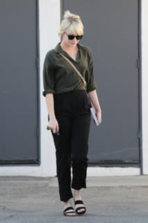 Emma Stone feet photo thumbnail