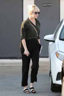 Emma Stone feet photo thumbnail