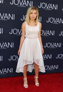 Jennette McCurdy feet photo thumbnail