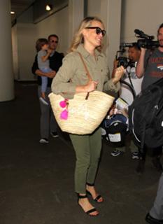 Molly Sims feet photo thumbnail