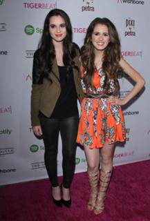 Laura Marano feet photo thumbnail