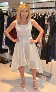 Jennette McCurdy feet photo thumbnail