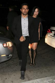 Demi Lovato feet photo thumbnail