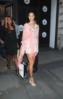 Lais Ribeiro feet photo thumbnail