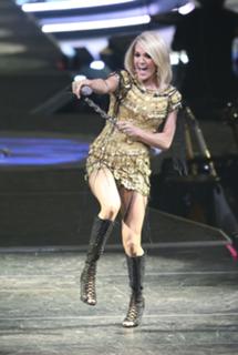 Carrie Underwood feet photo thumbnail