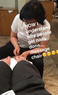 Debra Messing feet photo thumbnail