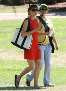 Jessica Biel feet photo thumbnail