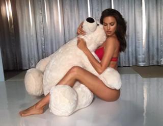 Irina Shayk feet photo thumbnail