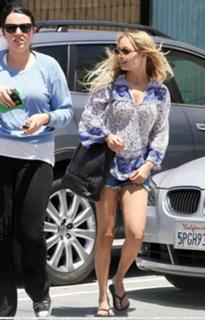 Nicole Richie feet photo thumbnail