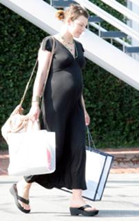 Milla Jovovich feet photo thumbnail